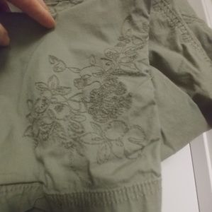 Faded Glroy crops w embroidery